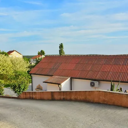 Apartman Sanela * Razanac